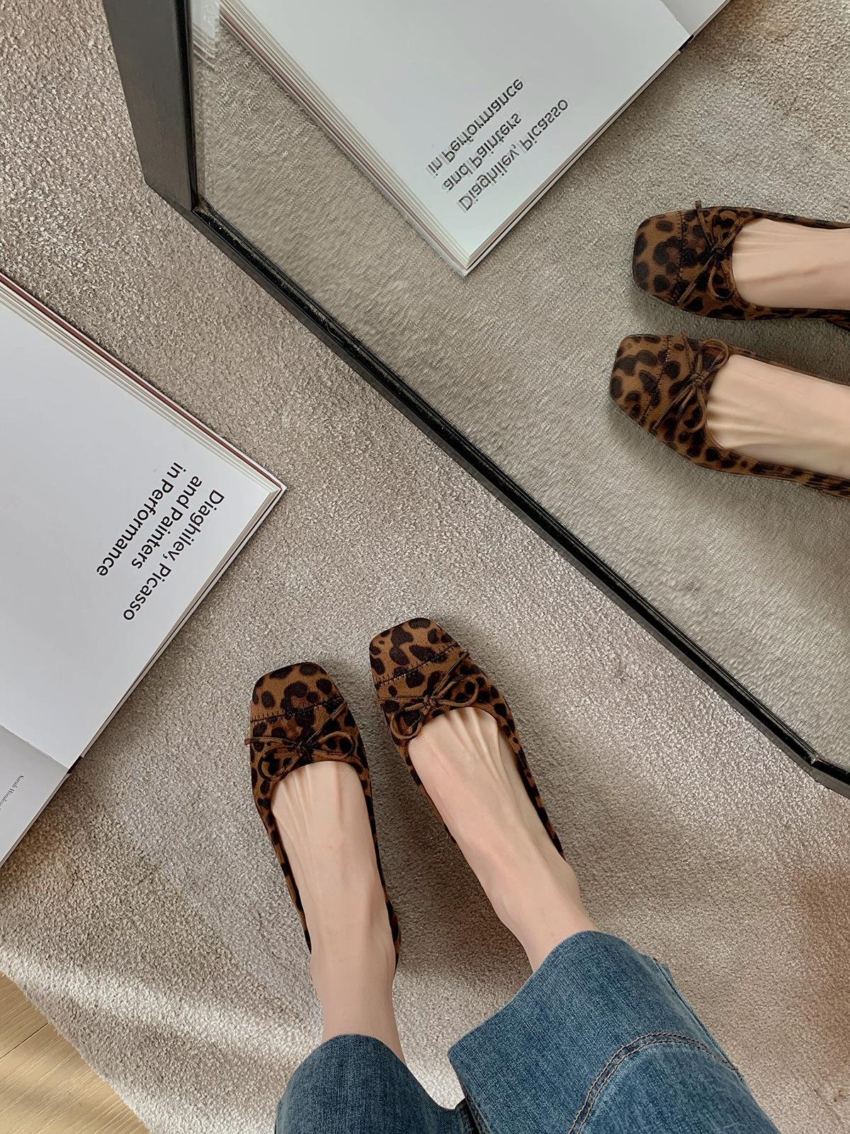 

Виноградная мать studiolee темперамент квадратная голова легкий рот бант маленький толстый каблук универсальный леопардовый принт супер мягкие одинарные туфли женские осень 34