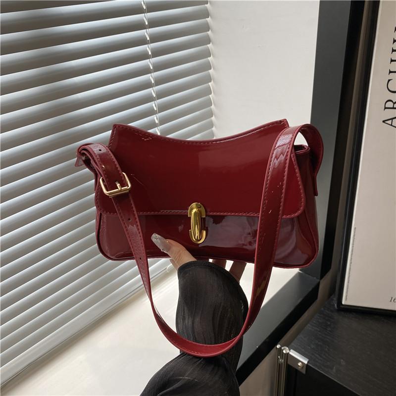 

Сумка подмышку женская осенняя новая высококлассная ретро сумка-седло популярная на плечо сумка-мессенджер красный