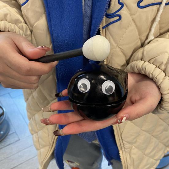 Fisch Holz Trommel mit Augenaufklebern Lieblicher Trommelstock Traditionelles Kunstprodukt Stressabbau Ruhe Perkussionsinstrument Holz Klopfspielzeug