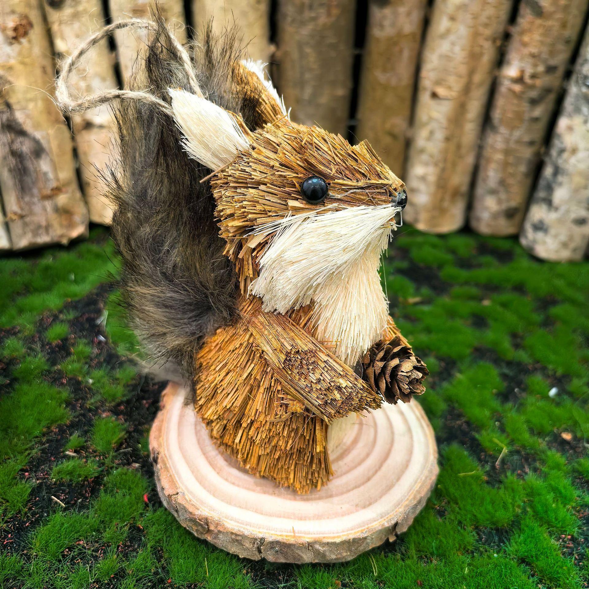 

Braided Sisal Cotton Rope Squirrel Raccoon Hanging Ornament Woven Animal Figurine for Home Tabletop Decor Festive Decoration 1PC