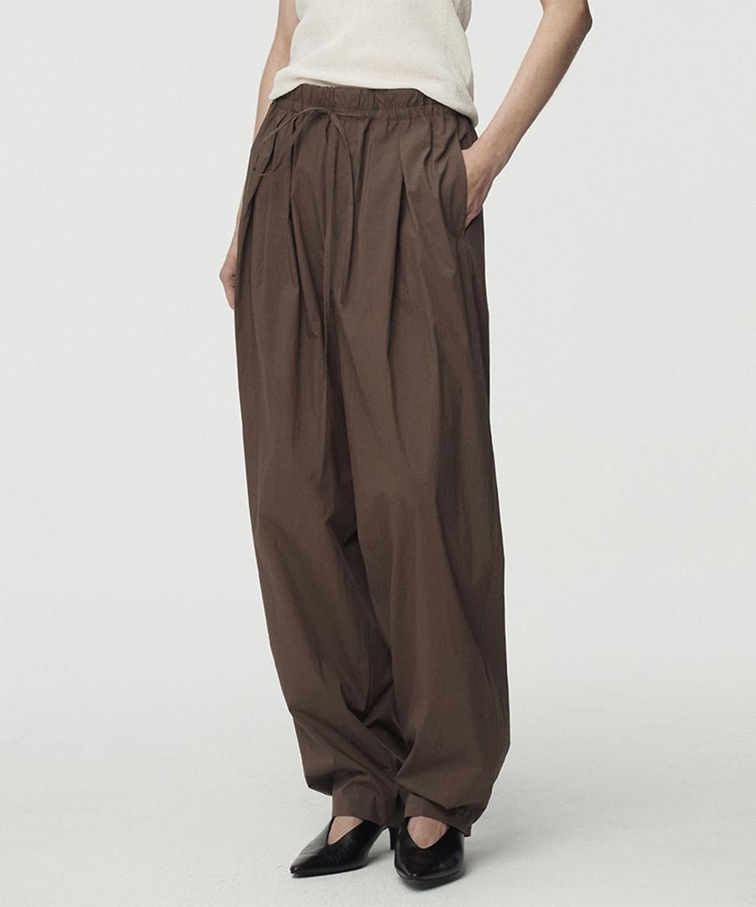 UMARMUNG Lightweight Cotton Oval Silhouette Pants_Chocolate