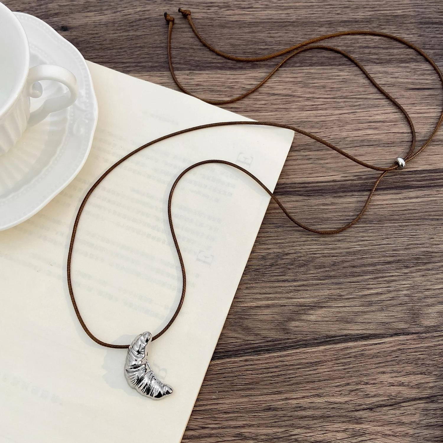 

Простое длинное ожерелье с коровьим рогом для женщин, кожаный шнурок, легкая роскошь, цепочка для свитера, модные ювелирные аксессуары серебряный серый