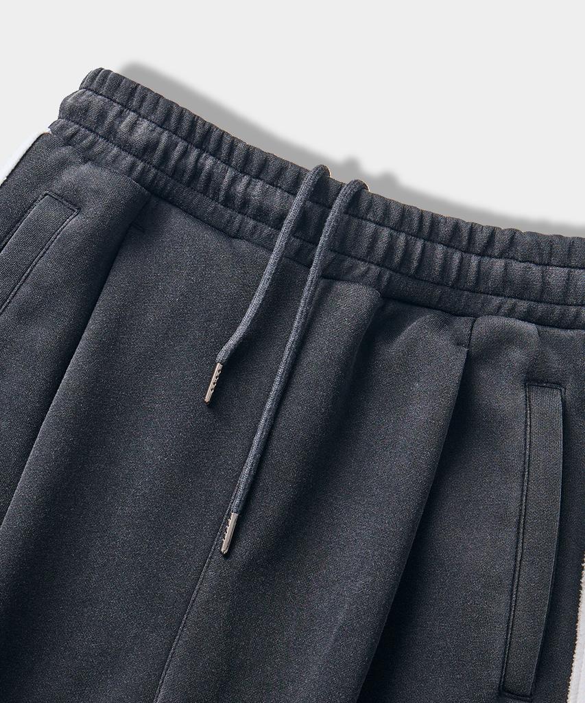 Dimiteulibeullaeg Vlad One-Pleat Curved Track Sweatpants_Pigment Charcoal