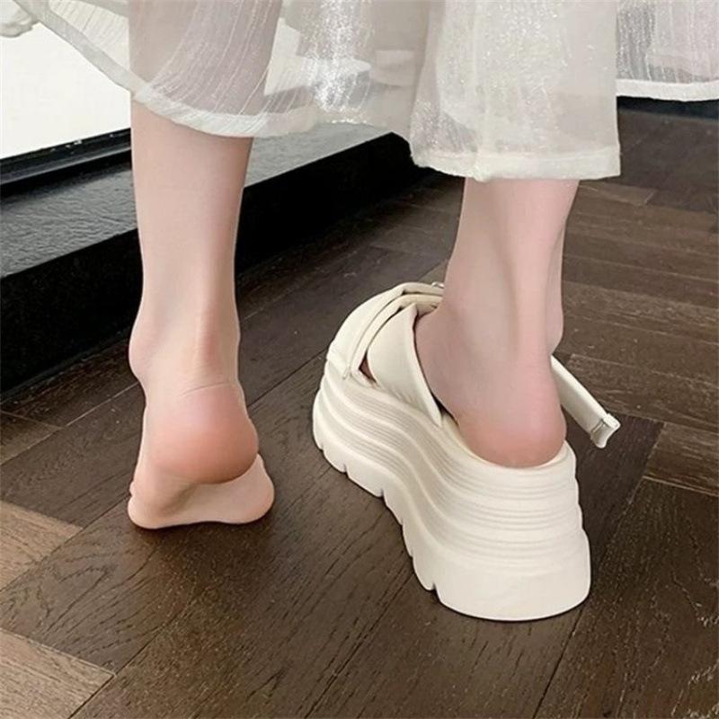 Thick-soled slippers for women to wear 2024 summer soft leather cross-toe stepping on shit sandals casual lazy slippers