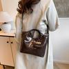 Retro women's portable tote bag women's bag 2025 autumn and winter new commuter shoulder messenger bag mother and child bag