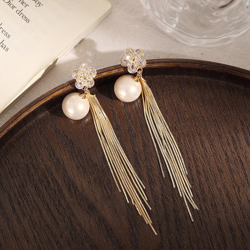Micro-inlaid zircon flower fringed earrings, temperament high-end earrings, atmosphere pearl earrings.