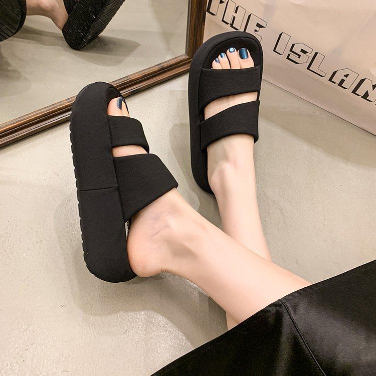 Cool slippers women's summer outer wear 2025 new thick-soled one-word drag women's high-end skirt seaside beach sandals