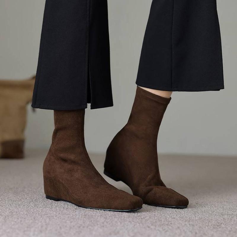 Neue Damen Elastische Wildleder Ritterstiefel Schaft Mittelhoher Absatz Quadratische Spitze Große Größe Damenstiefel Herbst und Winter Vielseitige Keilabsatz Mittelstiefel