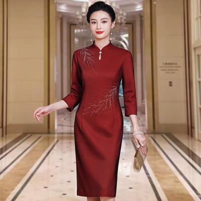 Würdevolles Frühlings-Qipao in Übergröße - Brautmutter/Bräutigammutter Hochzeitskleid