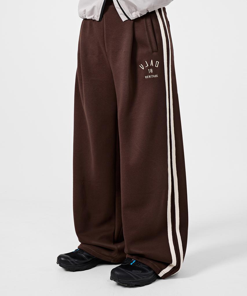 Dimiteulibeullaeg Vlad One-Pleat Curved Track Sweatpants_Brown