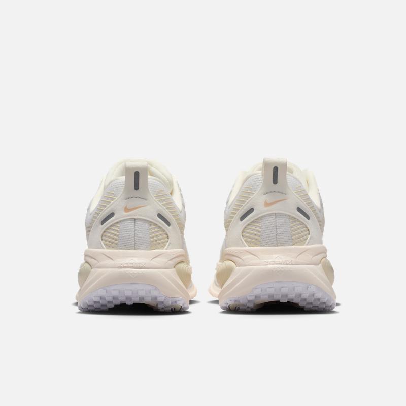 Nike Women's Breathable Road Running Shoes for Spring - NIKE VOMERO 18 IO9915