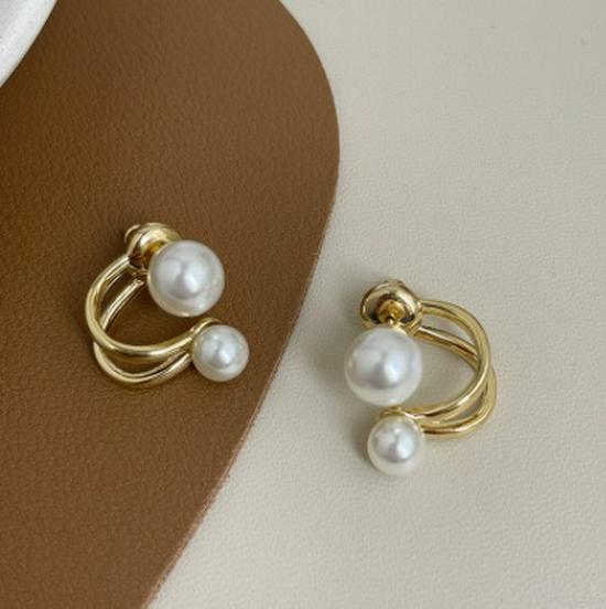 Elegant Imitation Pearl and Diamond-Studded Earrings for Women