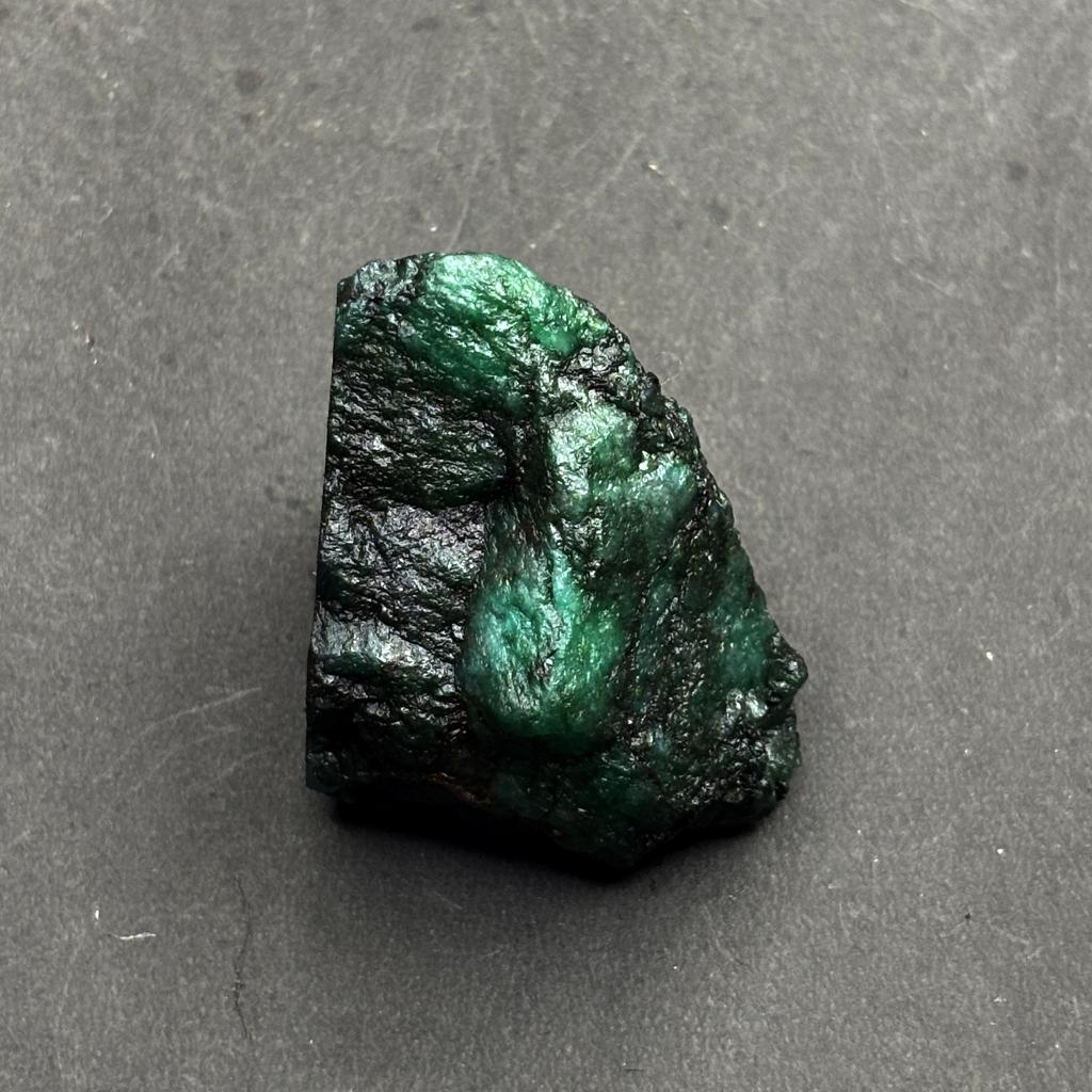 Natural Green Emerald Loose Gemstone 248.55 ct Uncut Rough Raw for Lapidary and Gem Collections