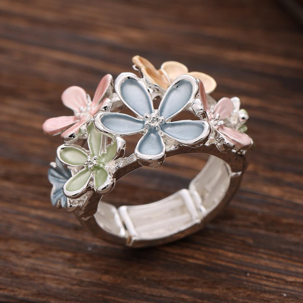 Enamel-colored Flower Elastic Ring - Fashionable and Versatile Zinc Alloy Ring with Flower Clusters for Ladies