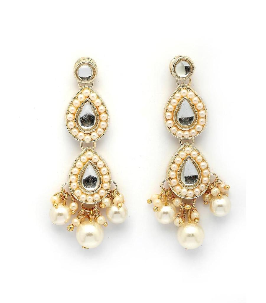 Women Good Looking Stylish Kundan & Pearls Studded White Choker Necklace with Drop Earring Maangtikka Jewellery Set