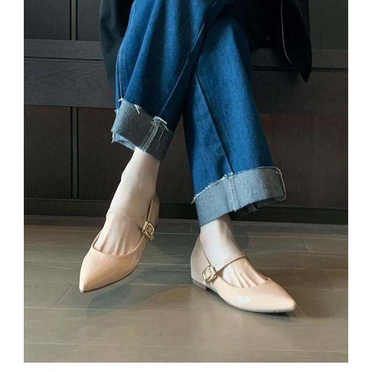 French pointed inner height increase shallow mouth shoes 2025 new flat-soled single shoes one-button Mary Jane shoes