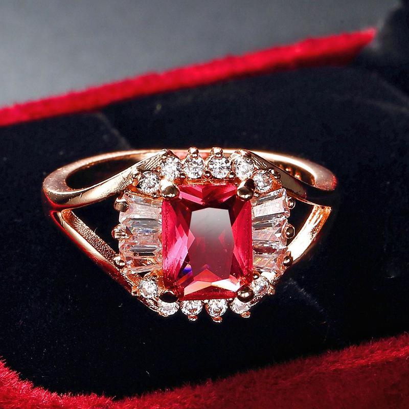 

Rose Gold-Plated Square Ring - Fashion Jewelry Accessory Size 10 розы красного
