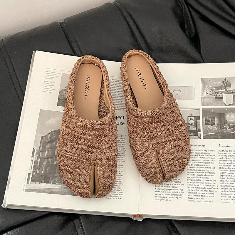 Fashion retro woven hollow breathable bag head half drag women wear summer new wear casual cool slippers