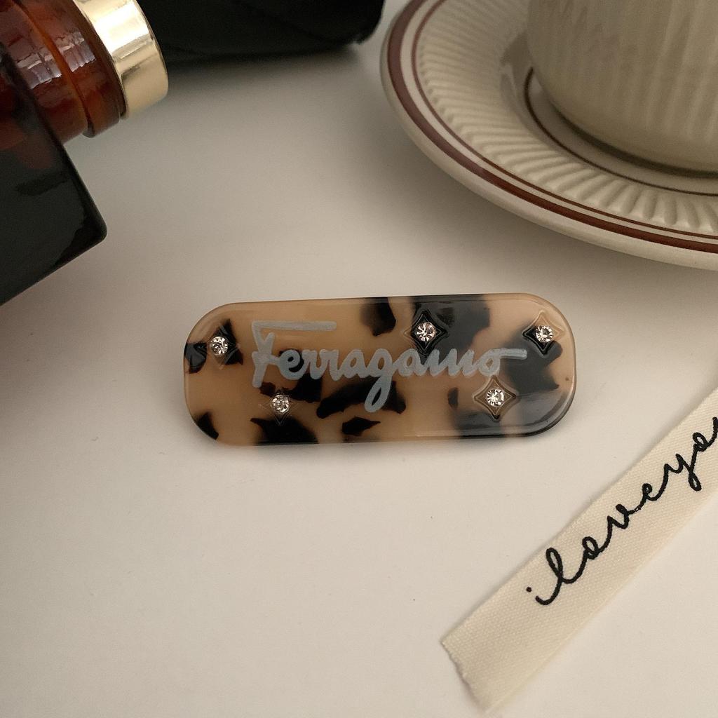"Korean High-Grade Acetate Shark Hair Clip - Large Ornamental Head Accessory for Women"