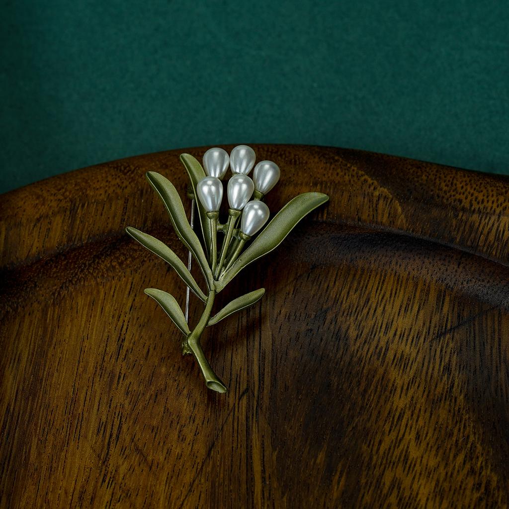 Vintage Women Girls Pearl Leave Enamel Brooches High Quality Exquisite Plant Pins Lady Clothing Coat Accessories Brooch Gift