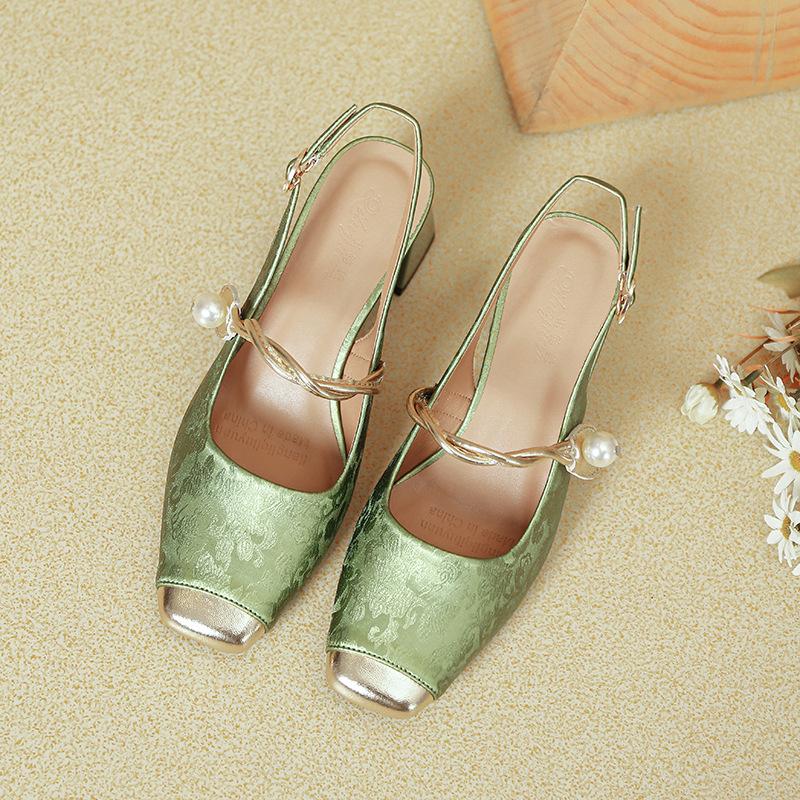 

French half-bag head sandals women s word with middle heel summer 2025 new Mary Jane shoes empty thick heel shoes 40 зелёный