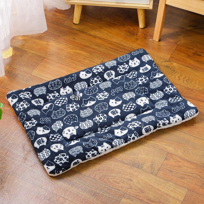 Cozy Pet Mat: Thick Warm Blanket & Bed for Dogs & Cats - Perfect for Winter, Autumn - Available In Small, Medium & Large Sizes