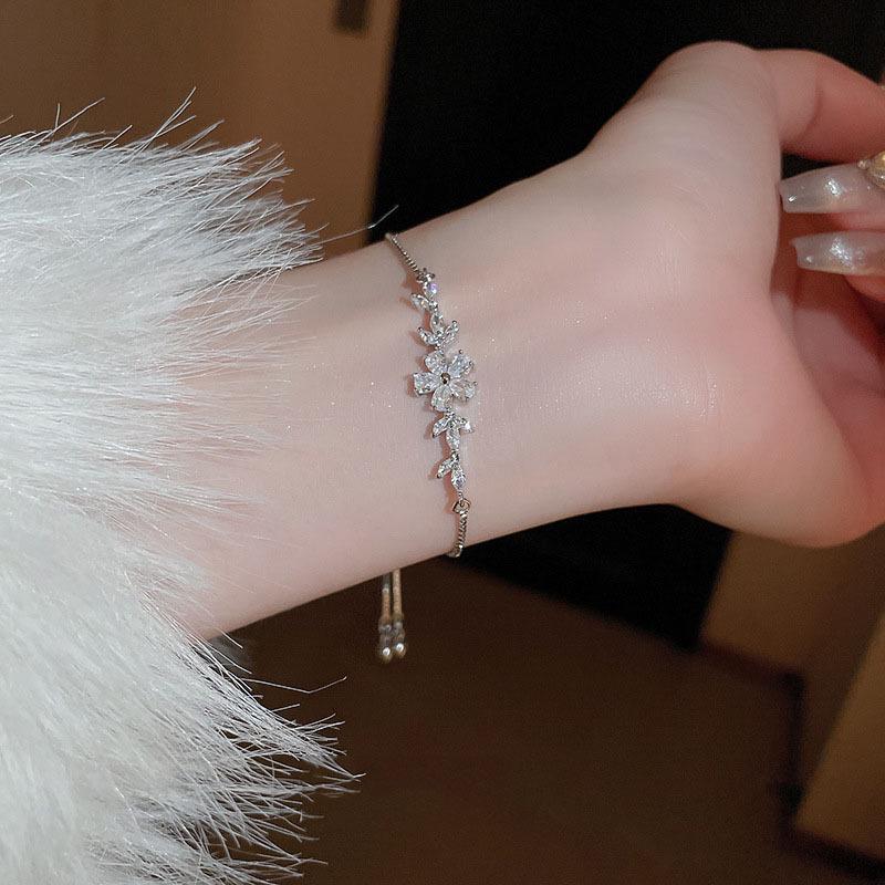 Zircon Floral Adjustable Drawstring Bracelet: Elegant, Shiny Luxury Jewelry for Women серебряный