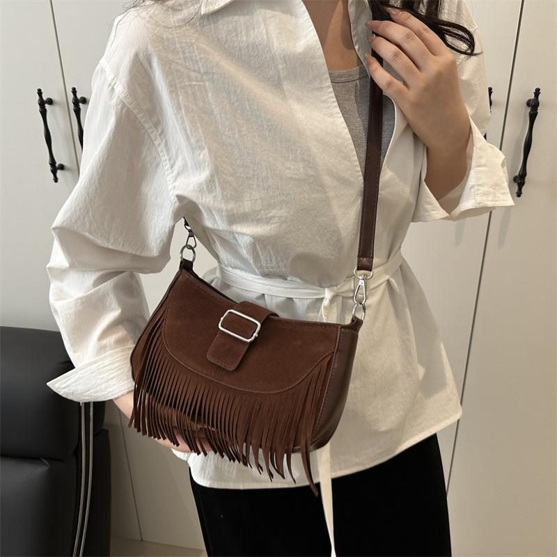 Premium retro matte fringed bag autumn new fashion versatile saddle bag trendy women's shoulder messenger bag