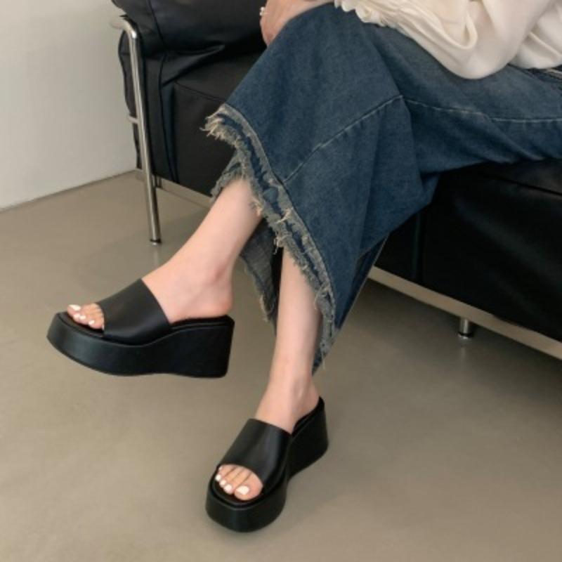 New Silver Small Man Thick Bottom Height Increase One-word Drag Women Open-toed High-heeled Waterproof Table Thin Wedge Heel Slippers