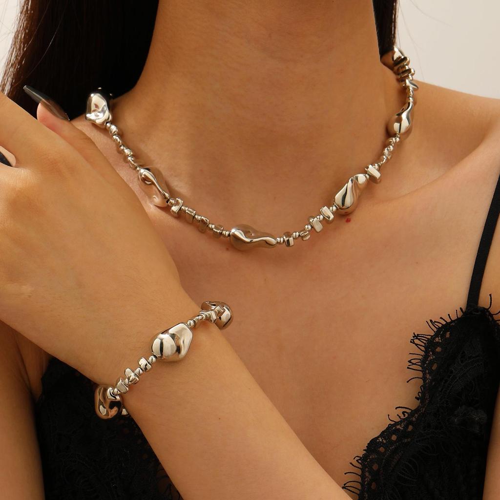 Barokowy nieregularny zestaw naszyjnika i bransoletki z pereł w kolorze srebra dla kobiet