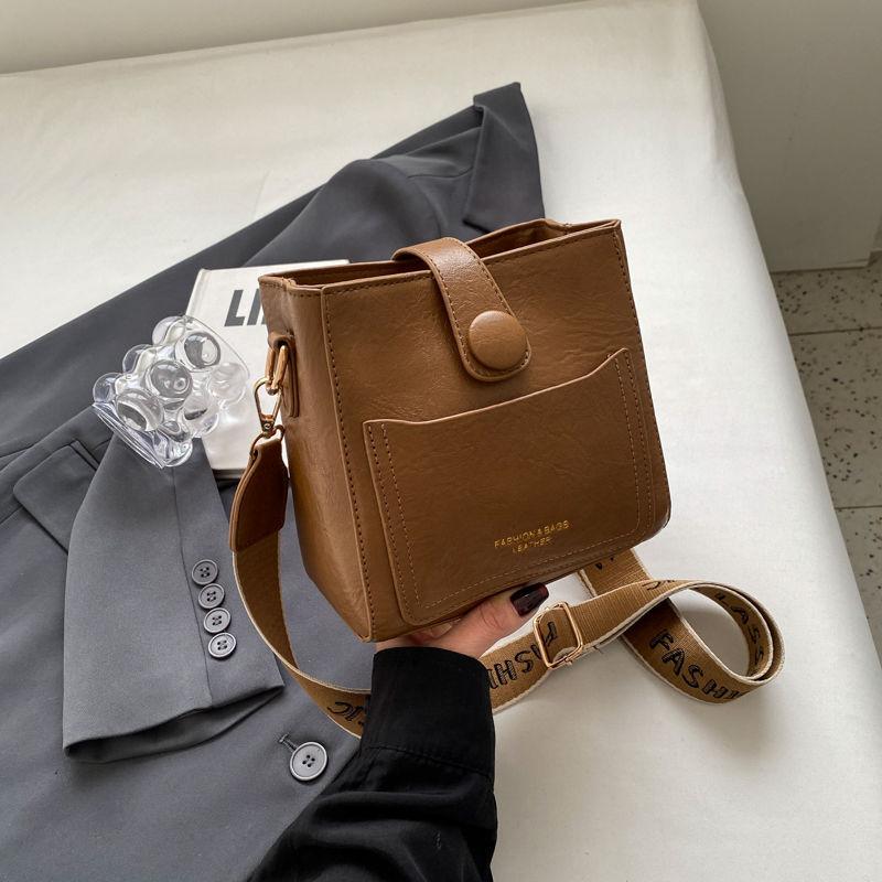 

This year s popular bag bucket bag women s new fashion casual shoulder bag retro versatile broadband diagonal backpack хаки