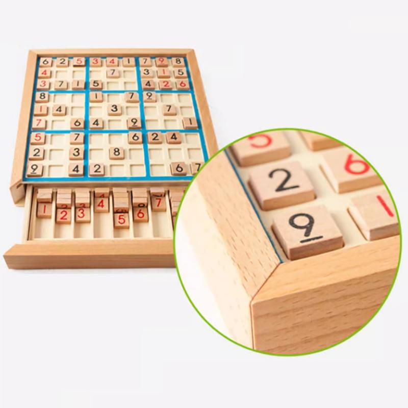 Dřevěná hra sudoku se čtyřmi šesti devíti mřížkami, šachová hádanka, logické myšlení dospělých, výzva pro inteligence pro stolní počítače