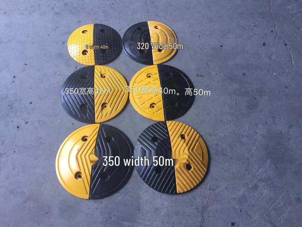 Rubber Speed Bump Curb Ramp Mat for Road, Parking, and Doorway Use