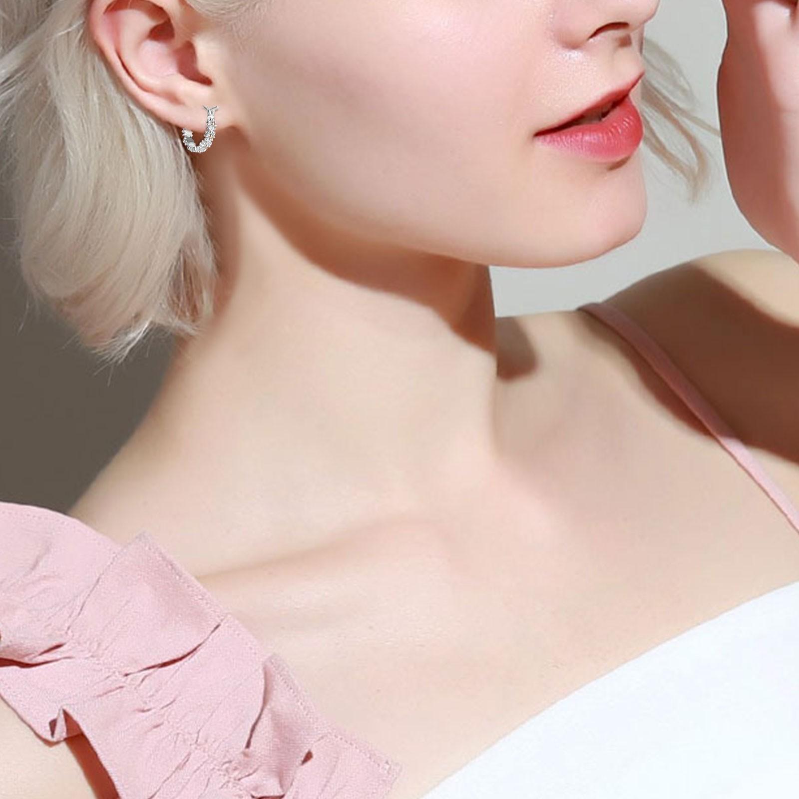 Маленькие креативные женские серьги с изображением ромашки — фото 7