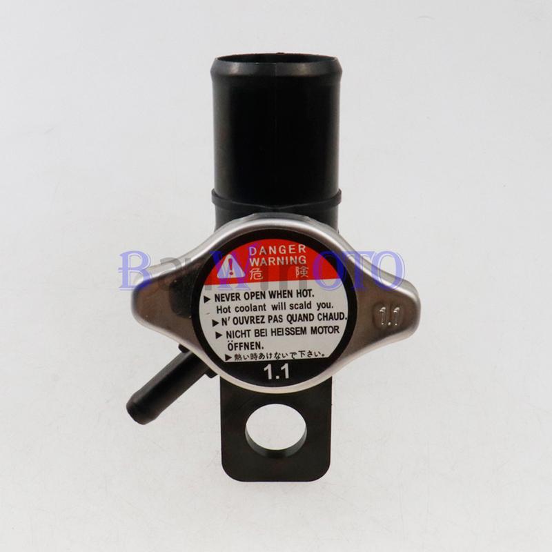 17910-65J00 Konektor tělesa termostatu chladiče Hrdlo pro plnění vodní příruby pasuje na 2009-2013 Suzuki Grand Vitara 2.4L 1791065J00