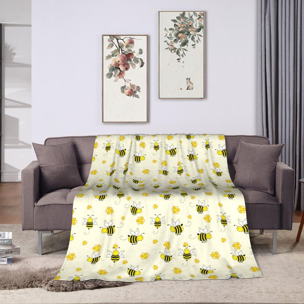Bee in honeycomb and flowers Flannel Blanket  Super Soft Bedding Throws for Living Room Travel Office Bedspread Sofa Bed Cover