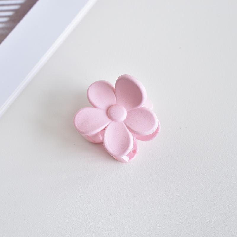 

Популярная заколка-краб для волос с матовым цветком 4 см: Элегантный женский аксессуар для хвостиков и высоких причесок