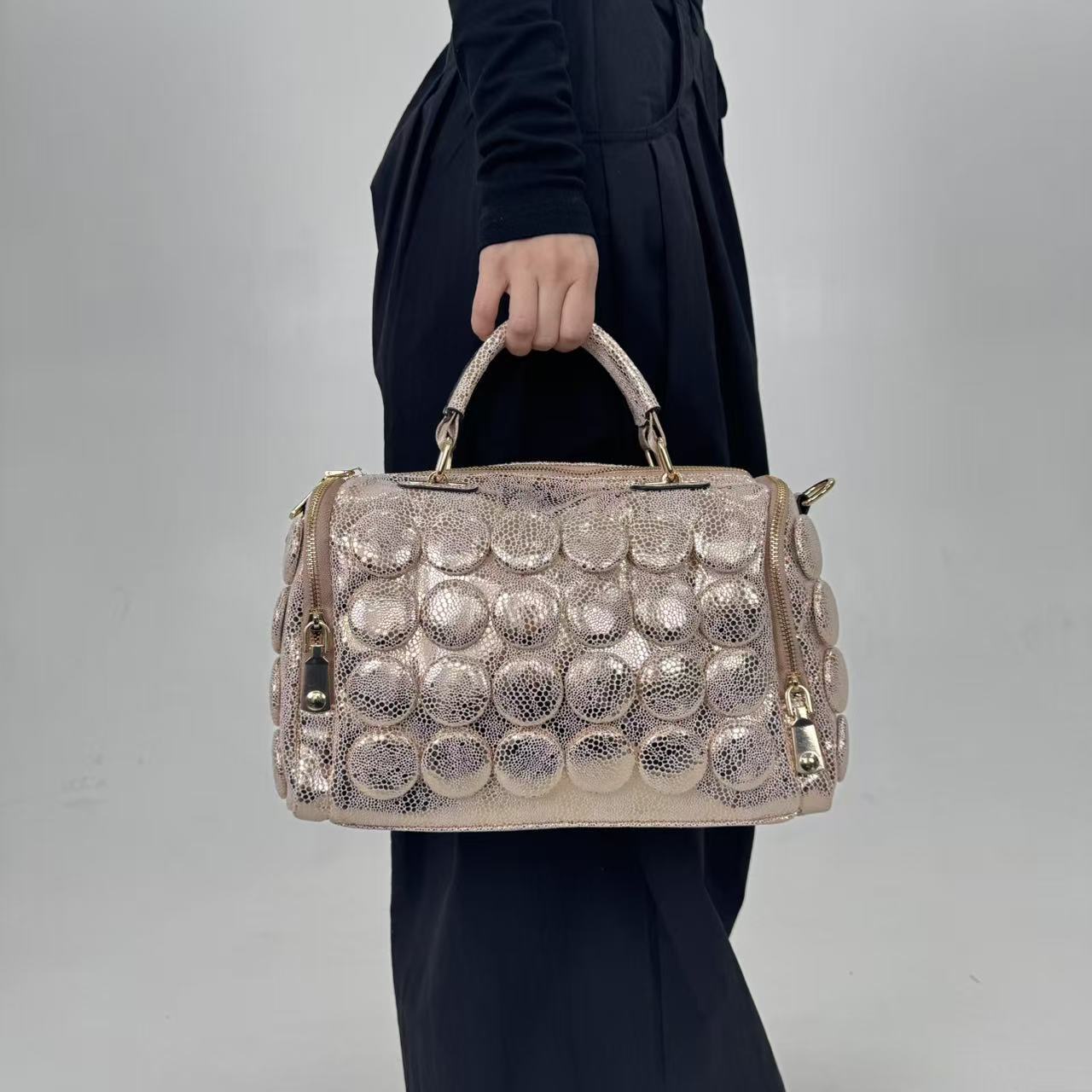 

Ladies Fashionable and Elegant Light Luxury Handbag with Multiple Zippered Pockets, Elegant Evening Shoulder Bag