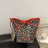2025 autumn new large-capacity lazy wind leopard print tote bag casual relaxation personality Japanese and Korean practical shoulder bag