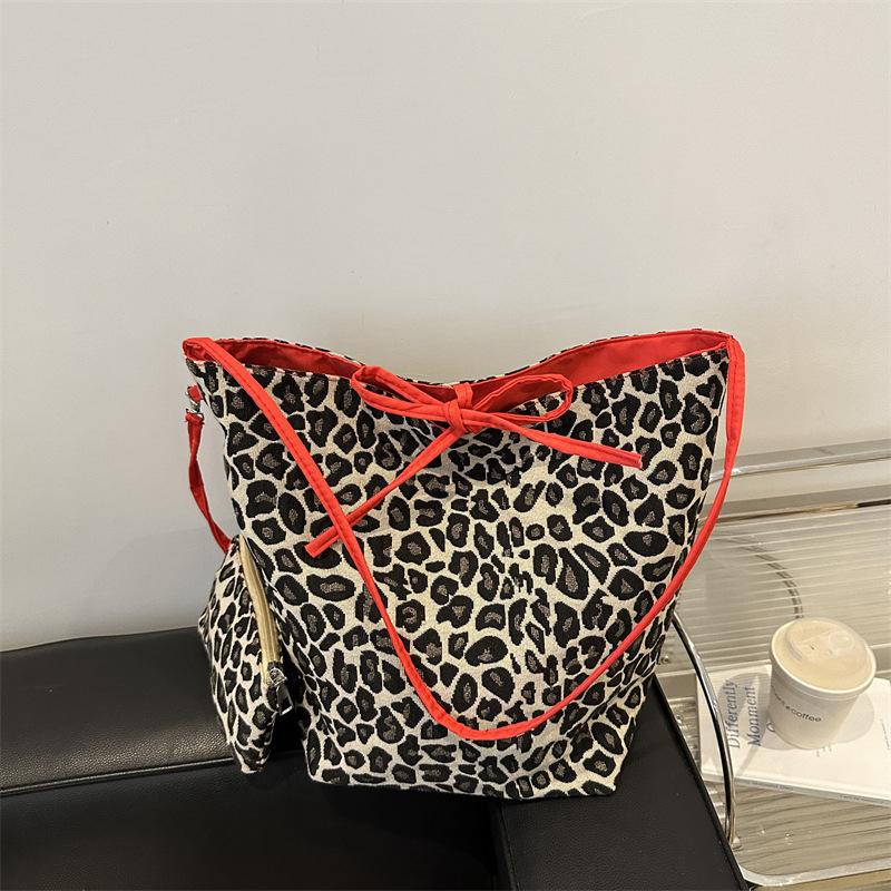 2025 Autumn New Large-capacity Lazy Wind Leopard Print Tote Bag Casual Relaxation Personality Japanese and Korean Practical Shoulder Bag