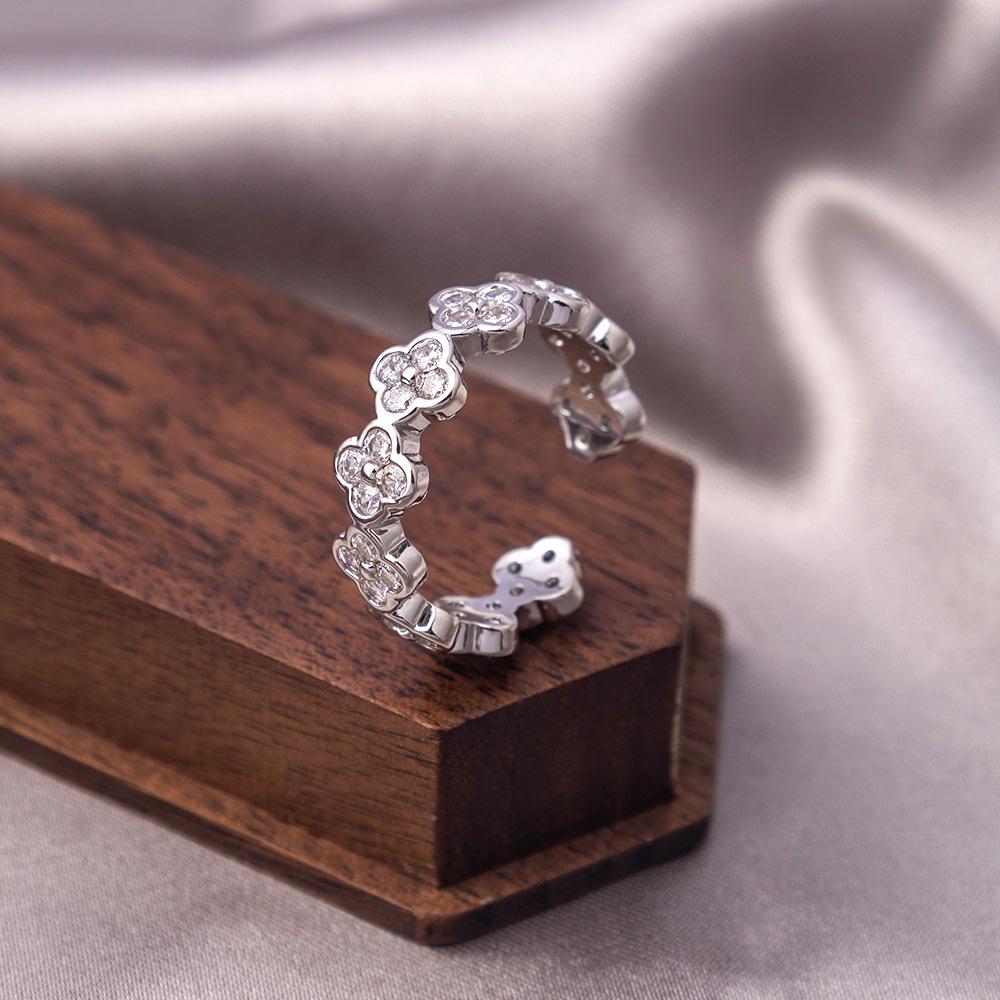 Exquisite Adjustable Women's Four-Leaf Clover Diamond Ring - Trendy and Stylish Cold Tone Design