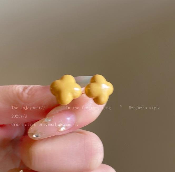 Candy Clover Earrings Women's Summer Sweet Dopamine Stud Earrings Unique Beautiful Cute Earrings