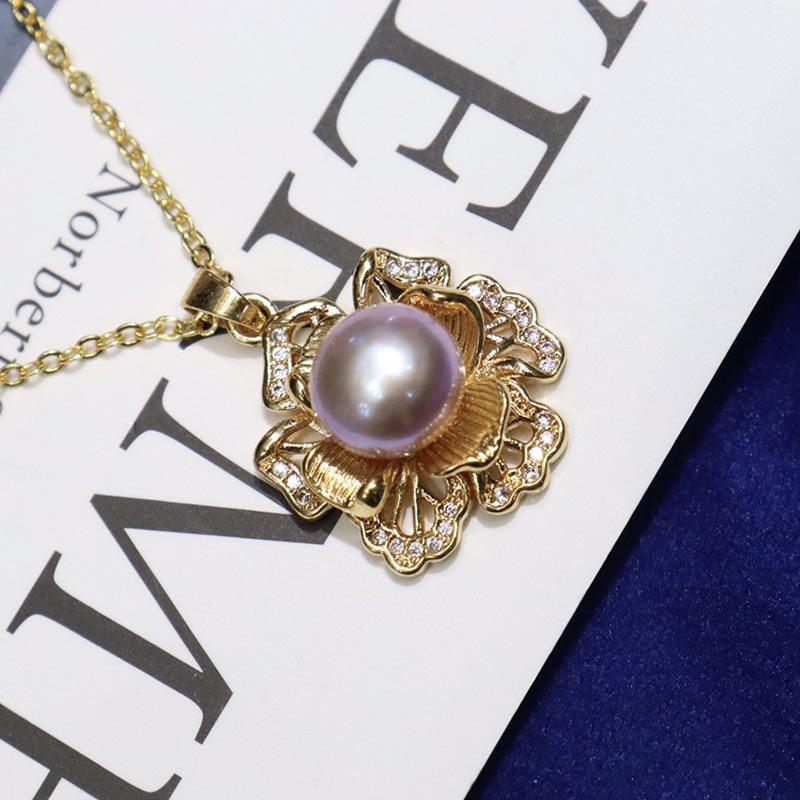3D Flower Freshwater Pearl Pendant Necklace for Women, 18K Gold-Plated, 8-9mm, Elegant Clavicle Chain.