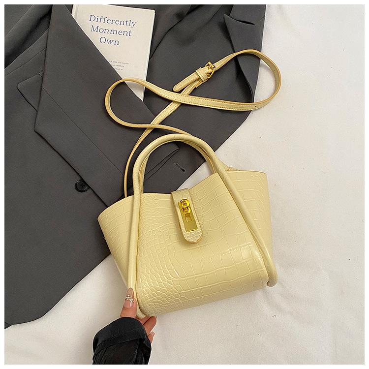 

Niche bag women s 2025 new simple and versatile commuter portable bucket bag fashionable and high-end shoulder messenger bag жёлтый