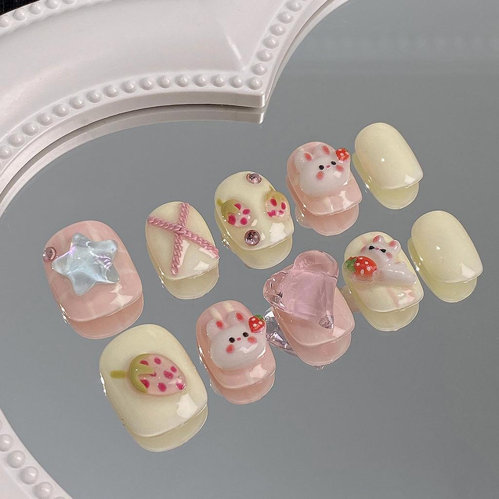 Gentle Pink Short Fake Nails with Rhinestone with Harmless and Smooth Edge Nails for Fingernail DIY Decoration