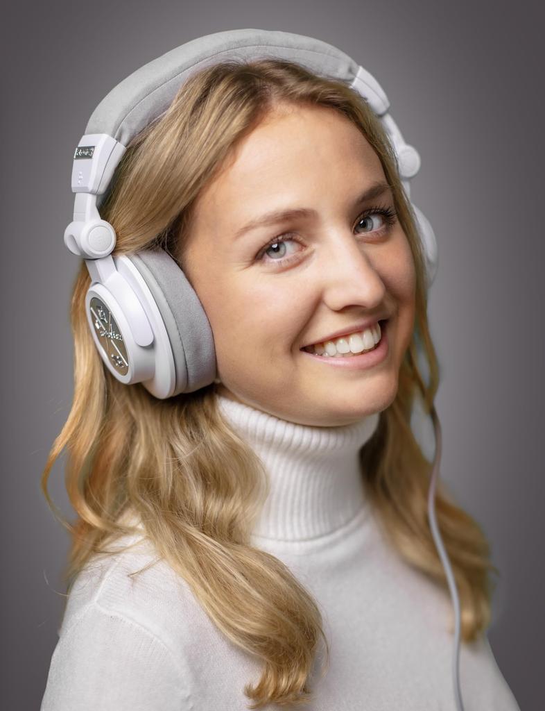 ULTRASONE Signature PURE WHITE Limited Edition Model [Closed Dynamic Monitor Headphones with 50mm Mylar Drivers] Balanced Connections, S-Logic 3LEFGC