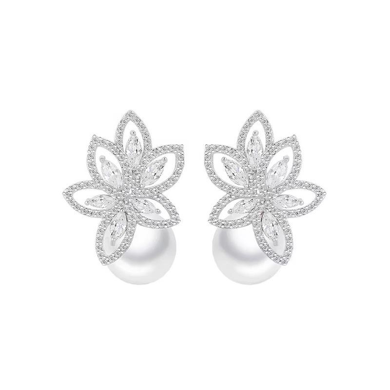 

Hollow Flower Pearl Earrings - 2024 Trendy Luxury Studs for Women серебряный