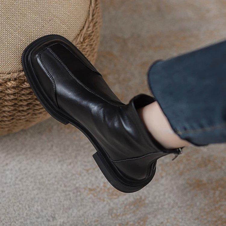 Retro British style women's 2026 autumn new low heel round toe soft leather super popular versatile Chelsea boots