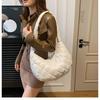 Rhombus Cloud Bag Autumn and Winter New Niche Casual Simple Messenger Bag Versatile Large Capacity Commuter Down Bag