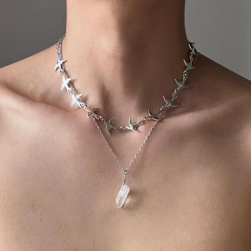 Retro Style White Crystal Bird Necklace - Elegant Women's Collarbone Chain Accessory